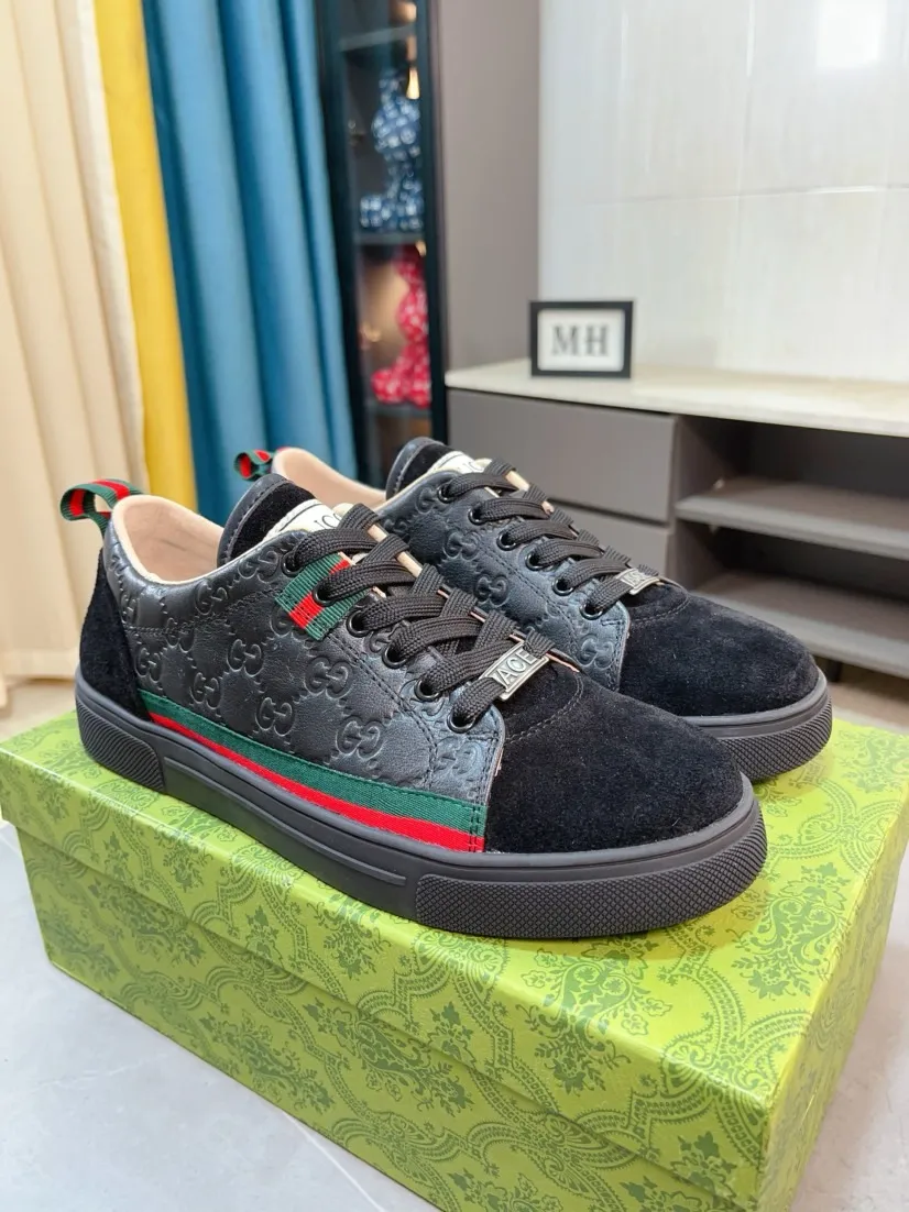 Men's shoes 💰420🌸🌸[GUCCI] Gucci's new spring and summer slip-on loafers with cartoon characters, Fendi F's low-cut trendy men's shoes, 😈The upper is made of Italian 🇮🇹 imported sheep suede with Lafayette embroidered leather, full pigskin lining, original rubber non-slip outsole! The style is high-profile and elegant, and the upper is versatile and fashionable. 🇱🇾🇱🇾A large number of ready-made and reposted pictures will be sold! 38-44,